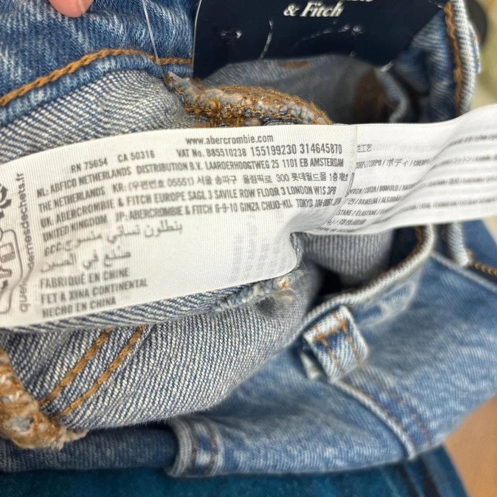 NEW Abercrombie Fitch 90s Straight High Rise Jeans Curve Love 24R Light‎ Wash